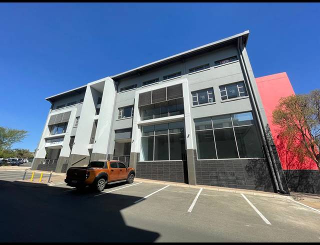 235M² RETAIL TO LET IN BRYANSTON